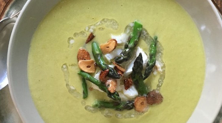 Crema de espárragos con bacalao al pil pil